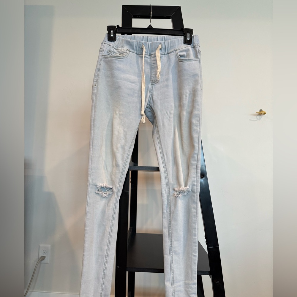 Women’s jogging style jeans, size small/25 smoke free, pet free home
